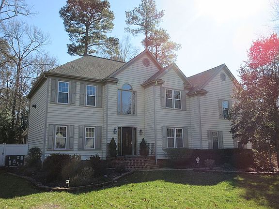 2nd image of 105 Blue Heron Dr