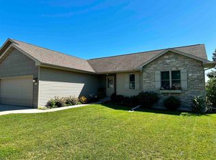 3271 Mockingbird Way, Oshkosh, WI 54904