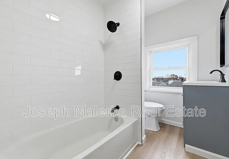 848 Bank St — Photo 13