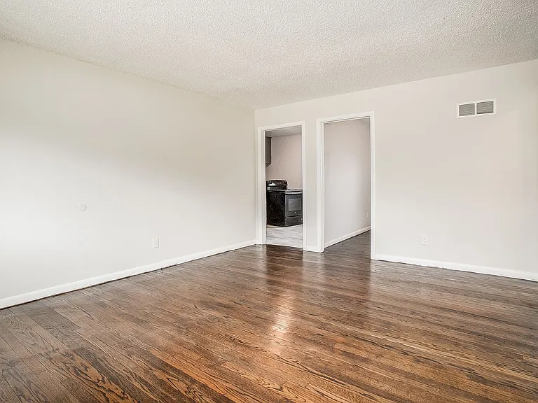3604 E 61st St — Photo 23