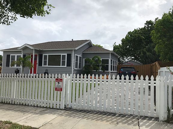 3rd image of 838 30th Ct