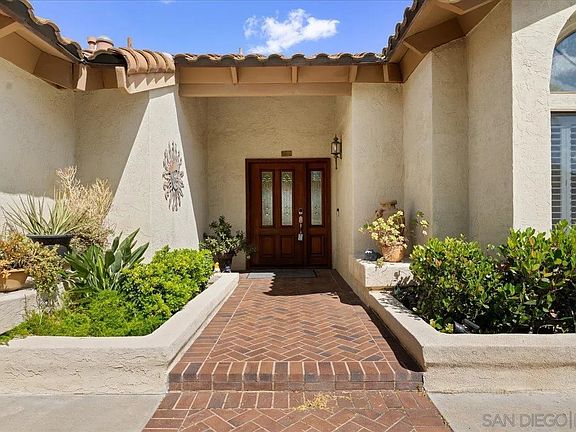 3rd image of 328 Montecito Gln