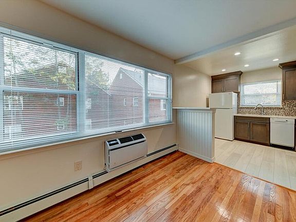 4th image of 31 Soundview Dr #2M