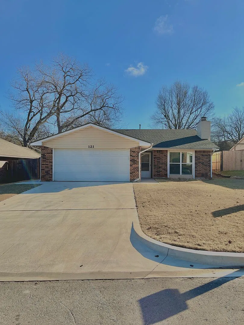 Move in Special!! 3 Bed, 2 bath, 2 car garage home - Noble, OK — Photo 1