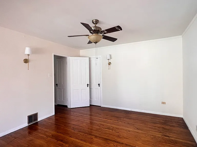 324 N Story Pl — Photo 8
