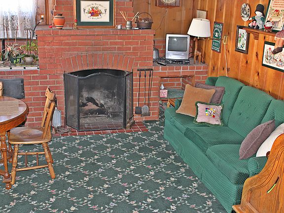 4th image of 4616 Blackthorne Ave