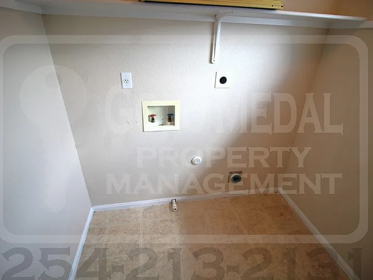 505 Perseus Dr — Photo 16