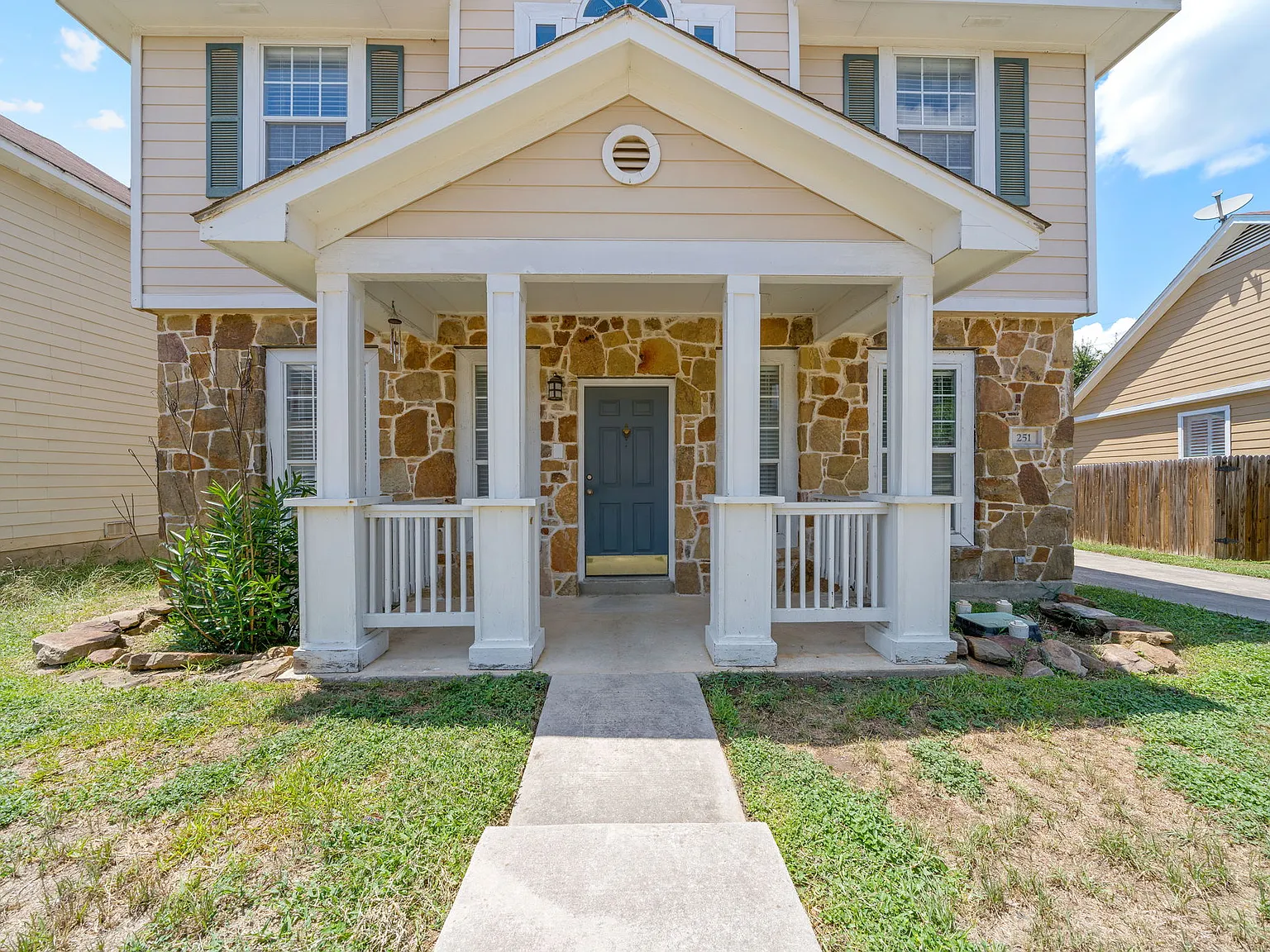 4 bed, 2.5 bath, 1880 sqft, $2,199 — Photo 4