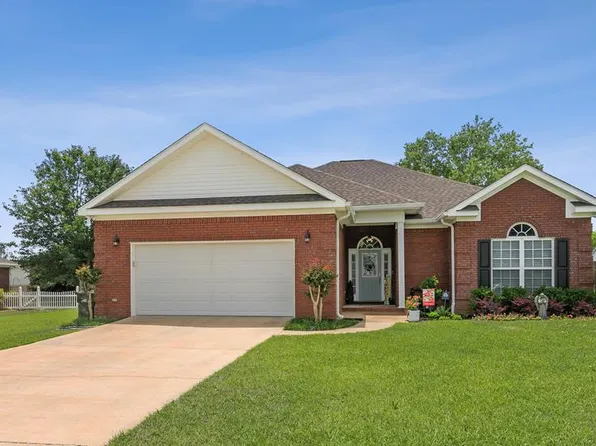 106 Lake Ln, Headland, AL 36345