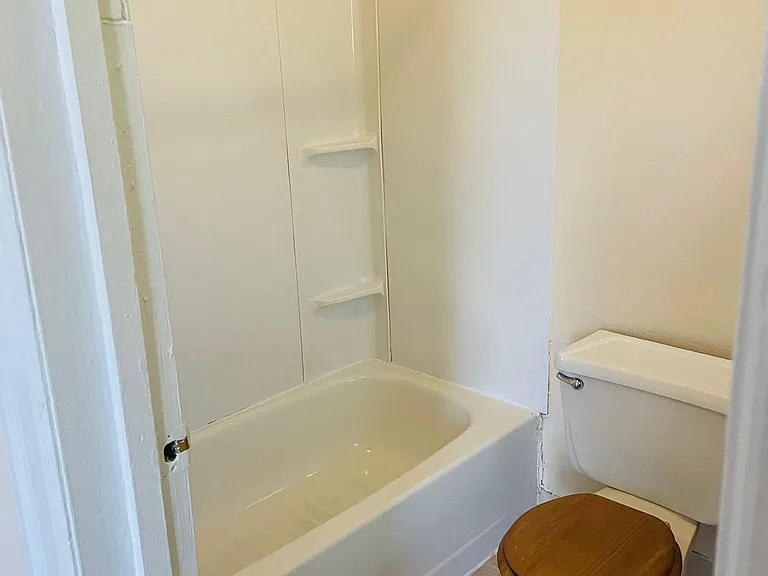 139 Rochelle Ave #2FM — Photo 8