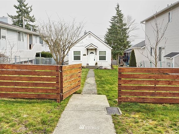 New fence to enclose front yard