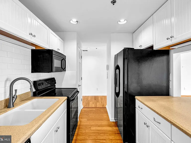 304 Academy St #202 — Photo 8