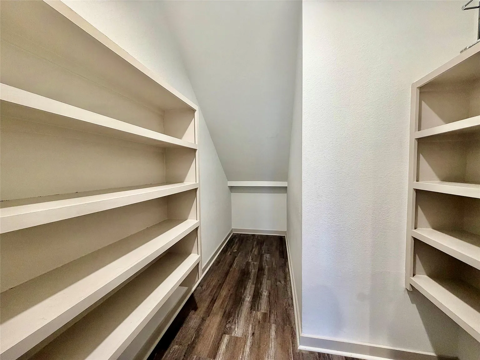 4 bed, 3.0 bath, 2831 sqft, $2,800 — Photo 3