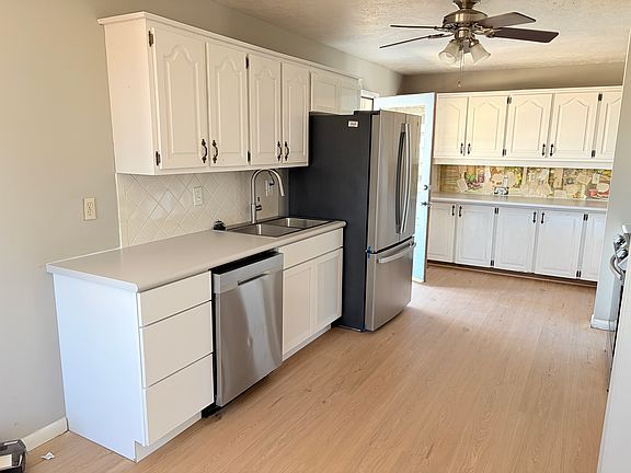 3rd image of 620 Wayland Dr