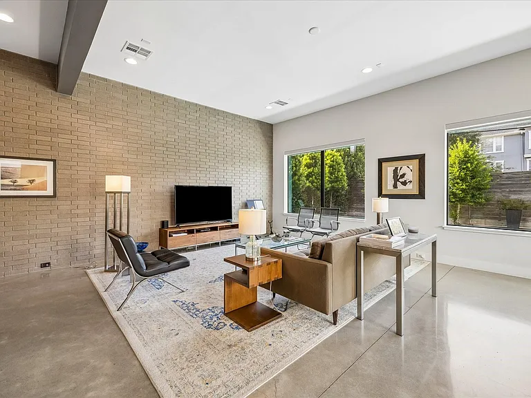 4532 Sunburst St — Photo 4