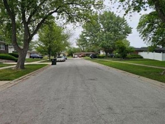 Exterior Neighborhood (street photo)