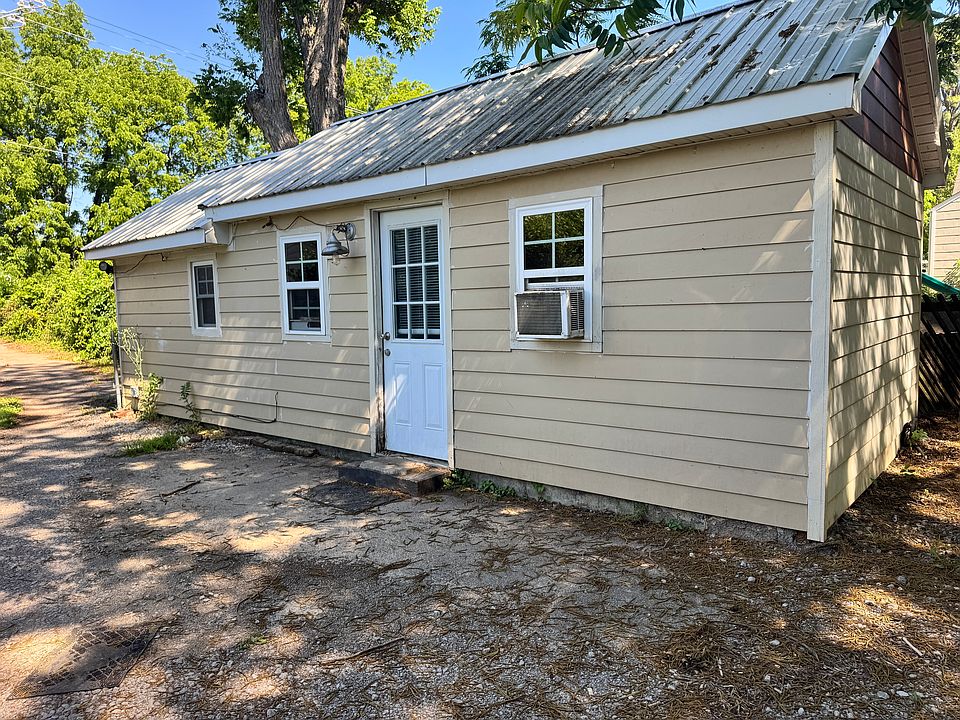 1st image of 1320 Poplar Ave #A