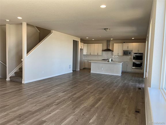 5th image of 762 Willow Oak Street