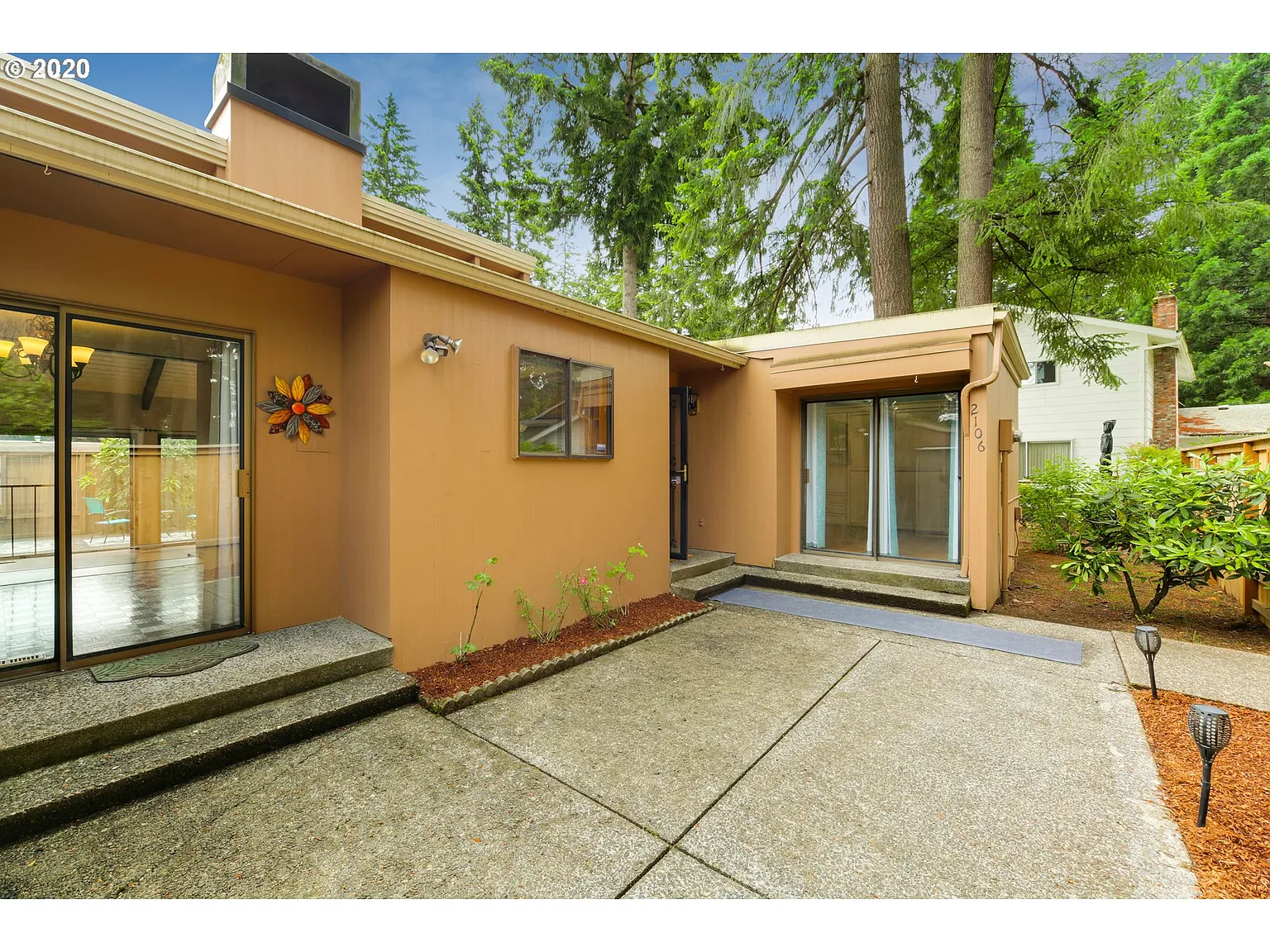 2106 NE 136th Ave photo 1