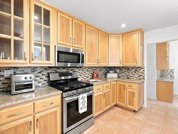 3rd image of 5803 Bays St