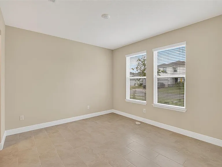 2546 Warren Acres Blvd — Photo 5