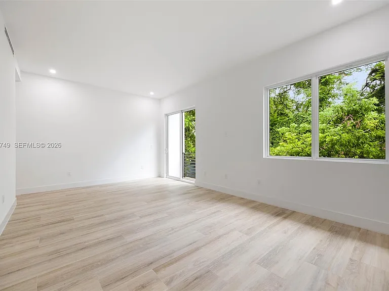3162 Plaza St — Photo 11