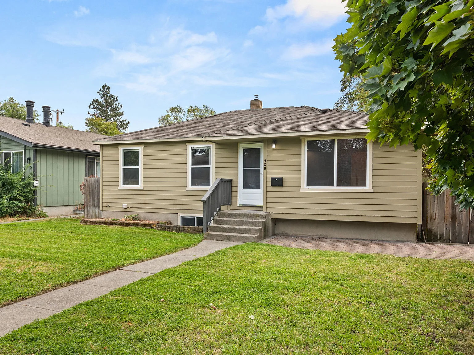 5 bed, 1900 sqft, $2,595 — Photo 3