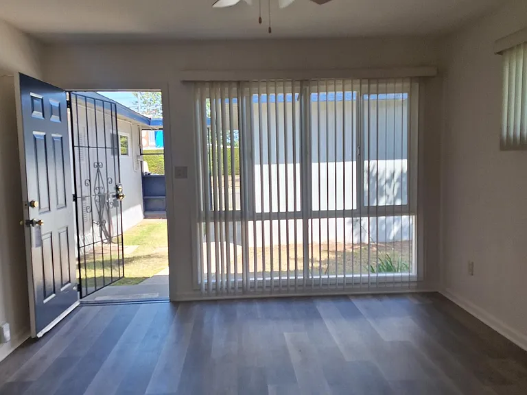 4737 Pocahontas Ave — Photo 5