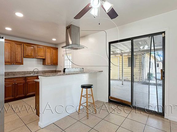 5th image of 12584 Magnolia Ave