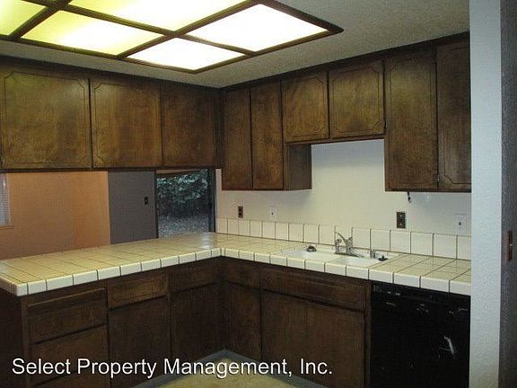 3rd image of 1189 Green Hill Dr
