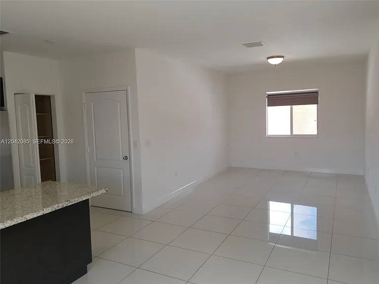 1029 SW 11th Ave #0 — Photo 13