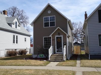 817 Reeves Dr, Grand Forks, ND, 58201