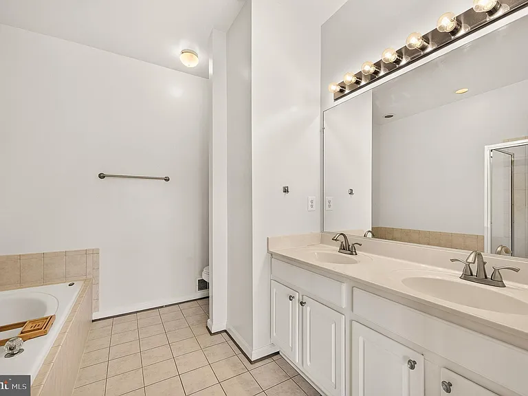 6805 Oregano Ln — Photo 38