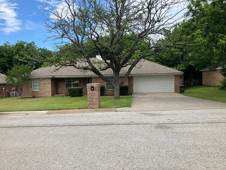 208 S Sendero Dr — Photo 2