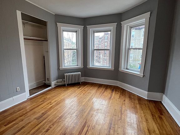 2nd image of 137 Chiswick Rd APT 6