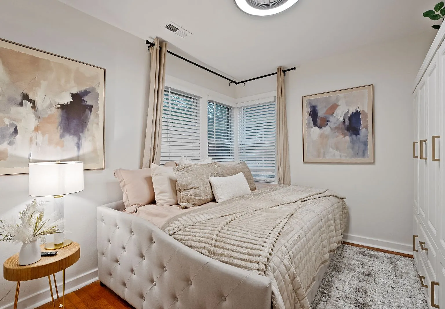 2 bed, 1100 sqft, $7,700 — Photo 2