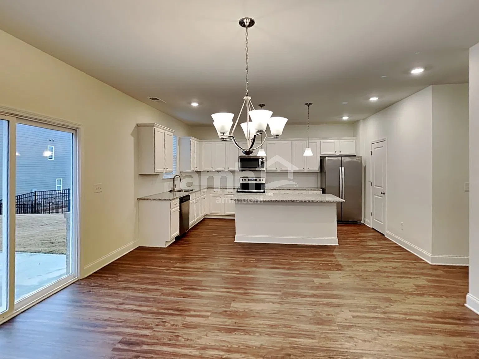 4 bed, 2.5 bath, 2449 sqft, $2,530 — Photo 4