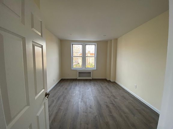 5th image of 186 Avenue T Floor 2