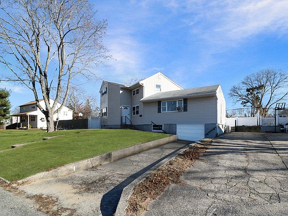 2nd image of 7 Wagon Ln