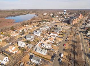 9 Railroad Ave, Helmetta, NJ 08828