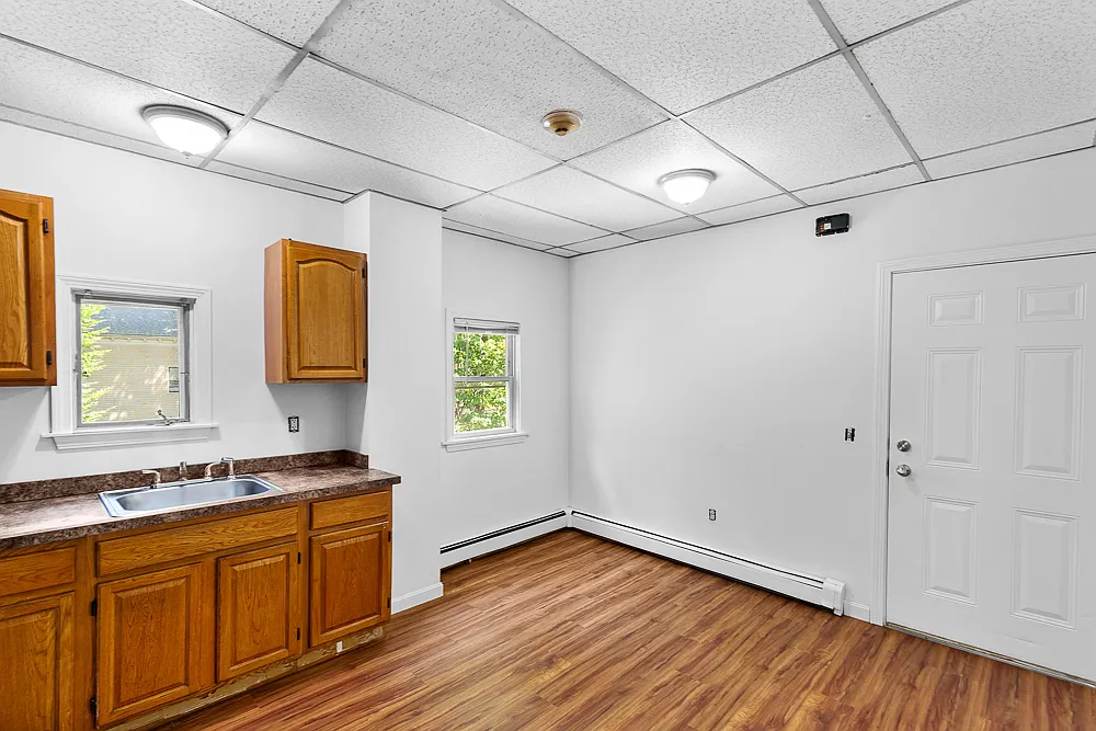 79 Oak Street — Photo 3