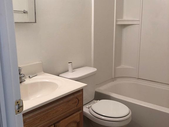 3rd image of 848 Windermere Ave #1