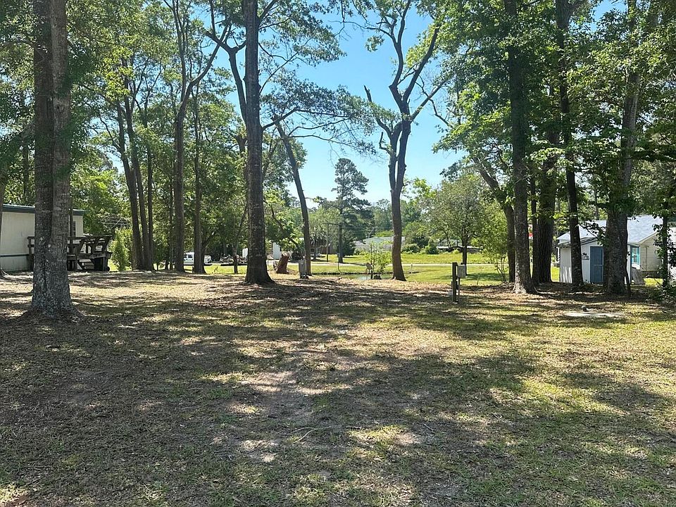 2nd image of 830 Live Oak Dr