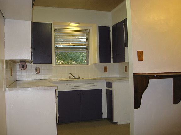 3rd image of 1008 E G St