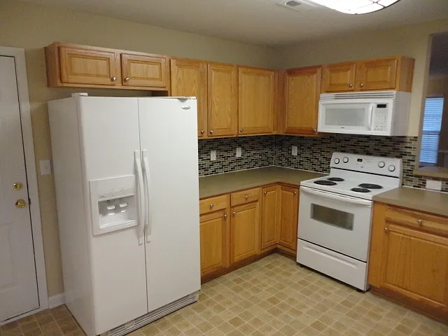 5001 Babbling Brook Dr — Photo 3