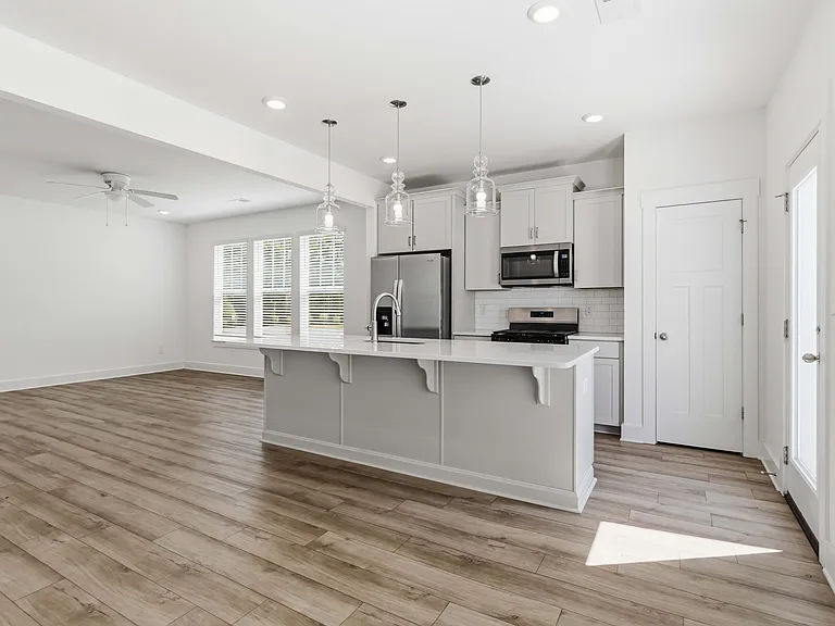 105 Cobden Ct — Photo 12