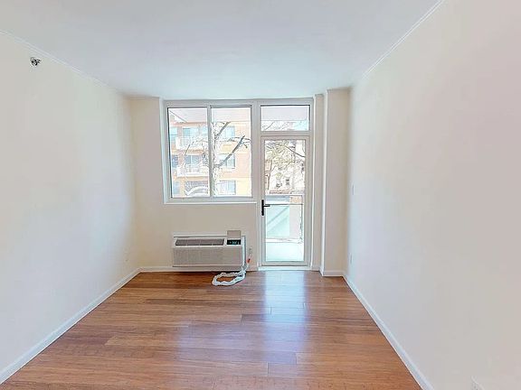 4th image of 82-76 116th St #204