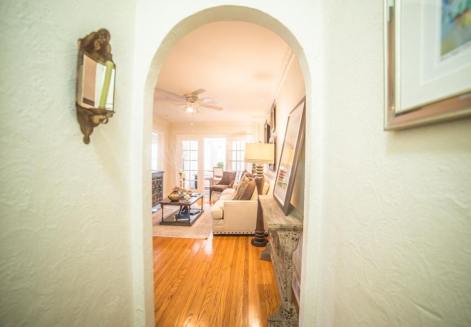 1st image of 4746 Roanoke Pkwy APT 302