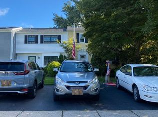 17 Hampton Ct, Coram, NY 11727