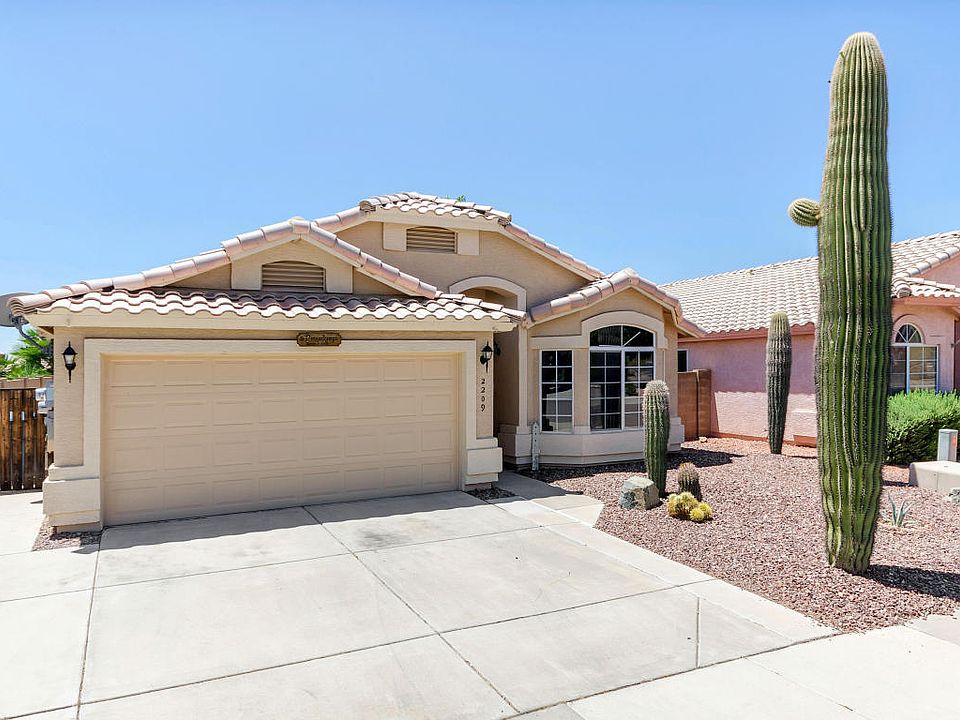 1st image of 2209 E Morrow Dr